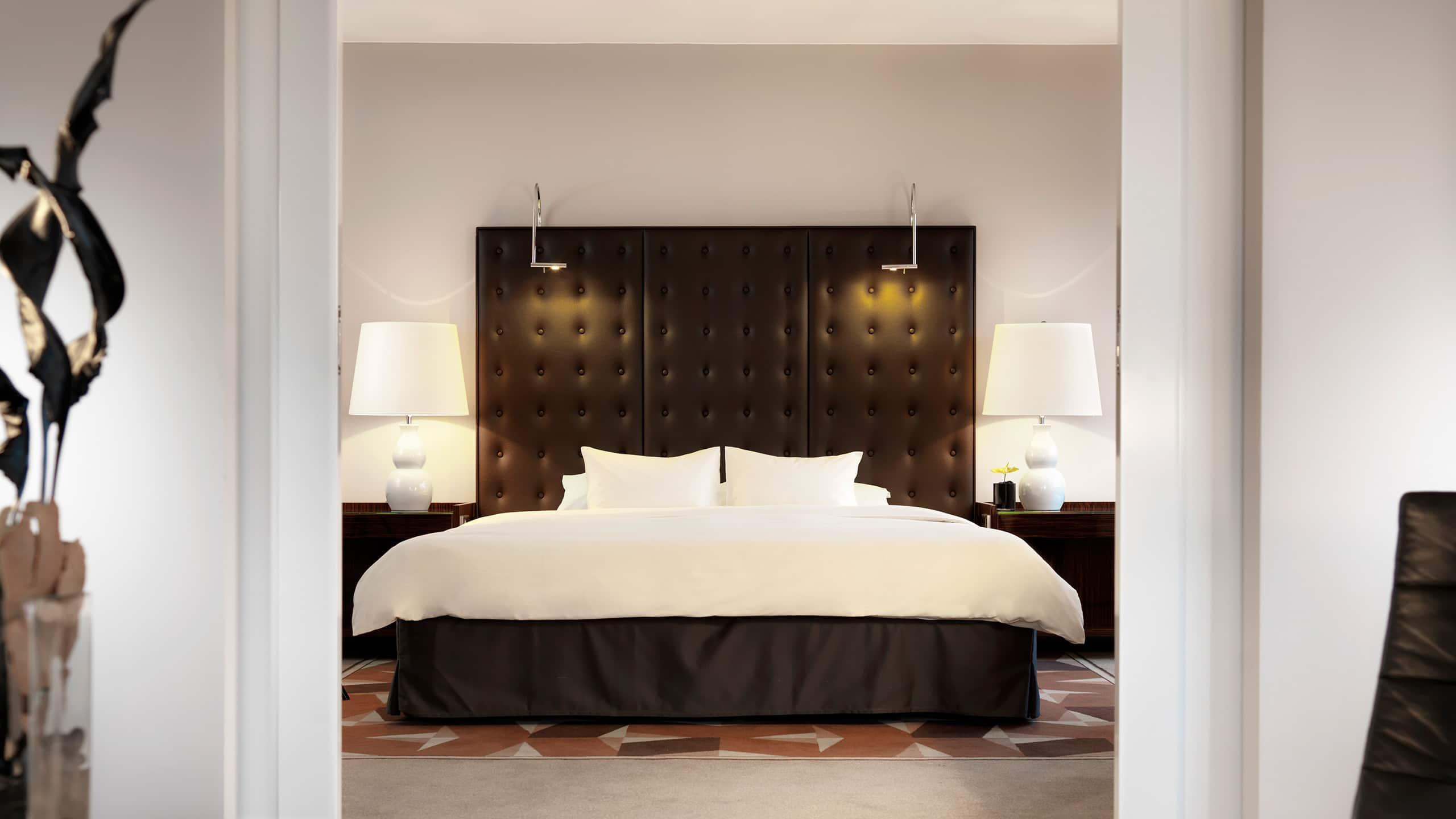 Hotel Hyatt Regency Koeln Exterior foto A bedroom at The Ivy Hotel