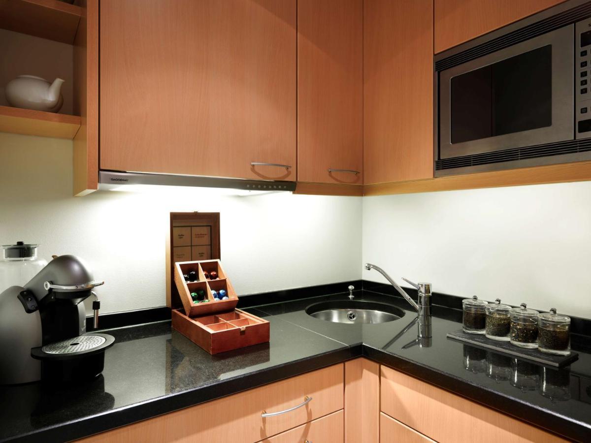 Hotel Hyatt Regency Koeln Exterior foto A kitchen with under-cabinet lighting