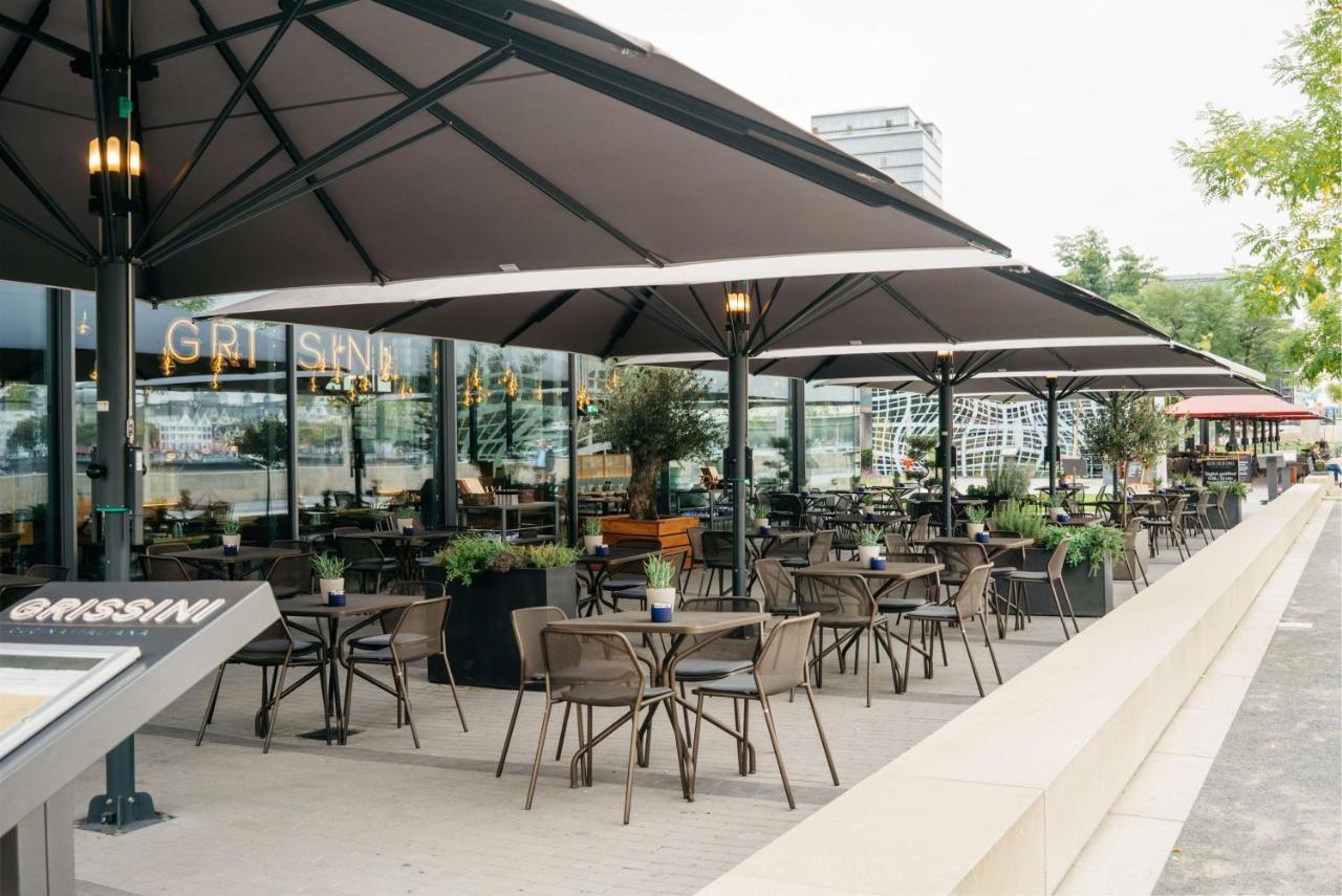 Hotel Hyatt Regency Koeln Exterior foto The restaurant at the top of the tower