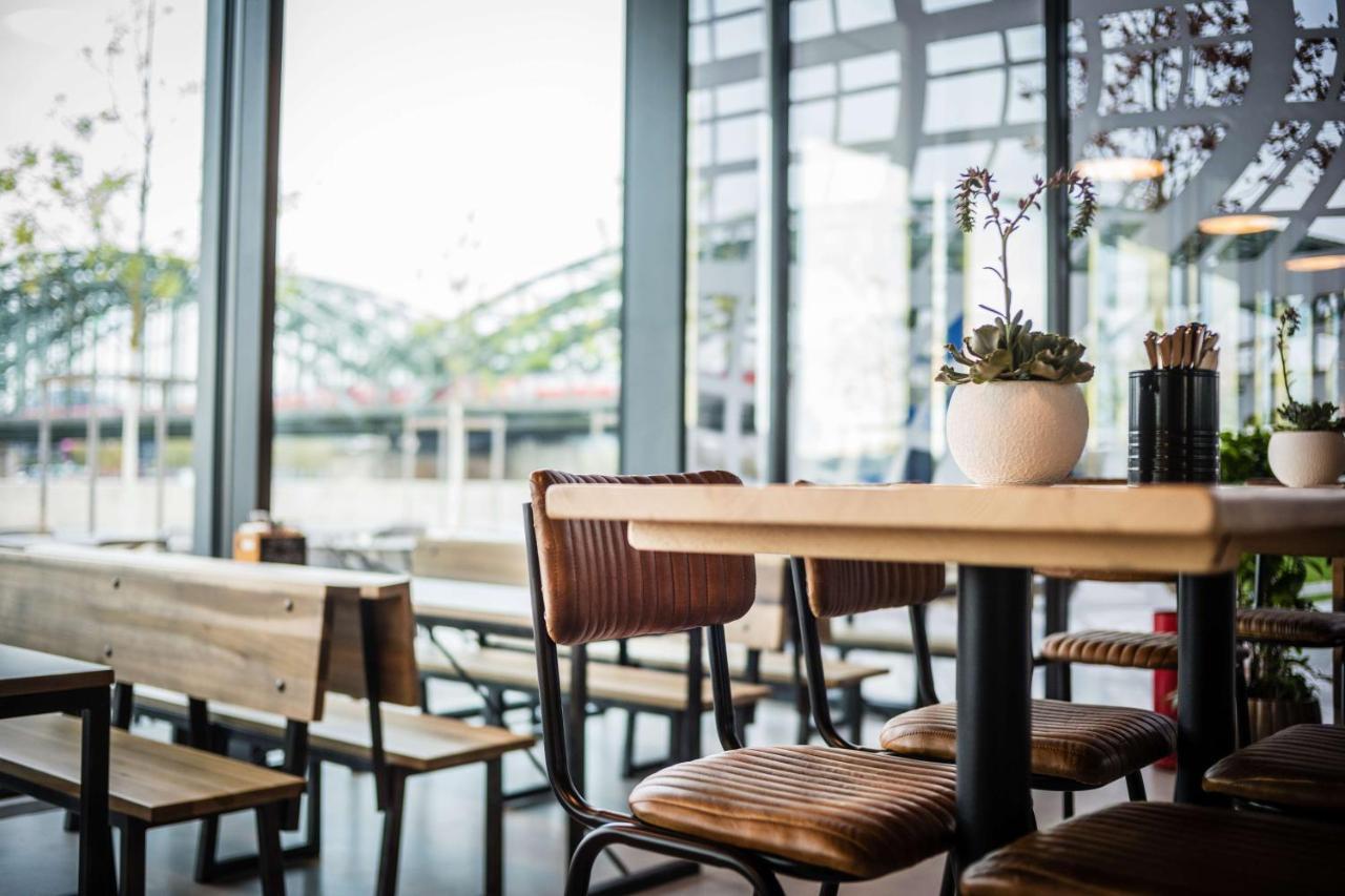 Hotel Hyatt Regency Koeln Exterior foto Interior of a Starbucks Reserve store