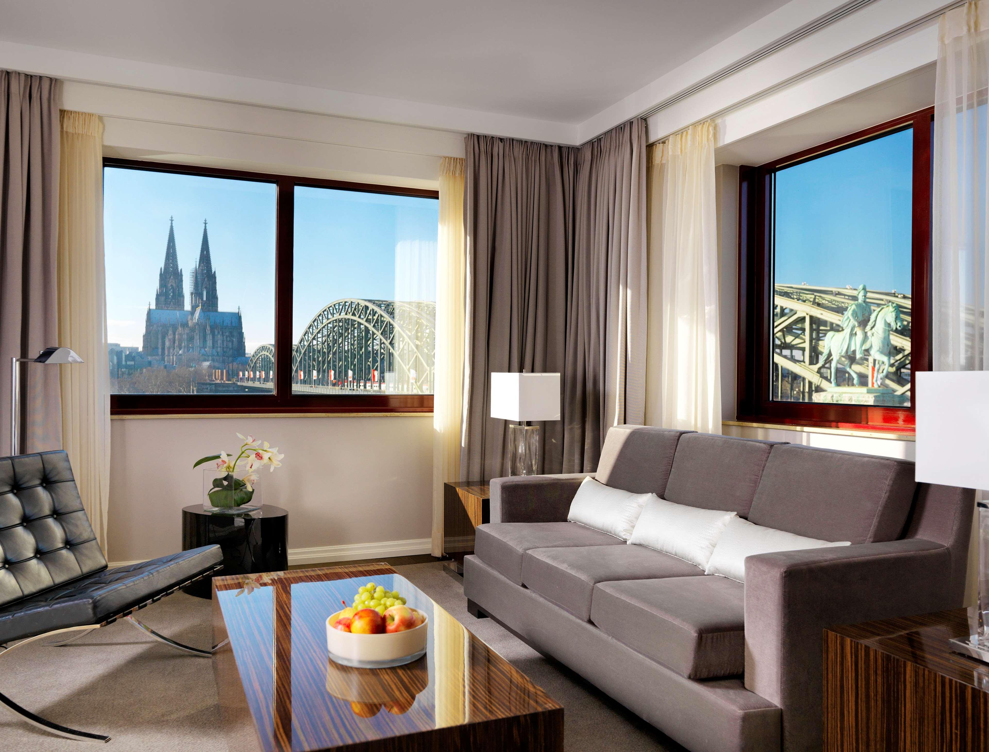 Hotel Hyatt Regency Koeln Exterior foto A suite at the InterContinental Köln