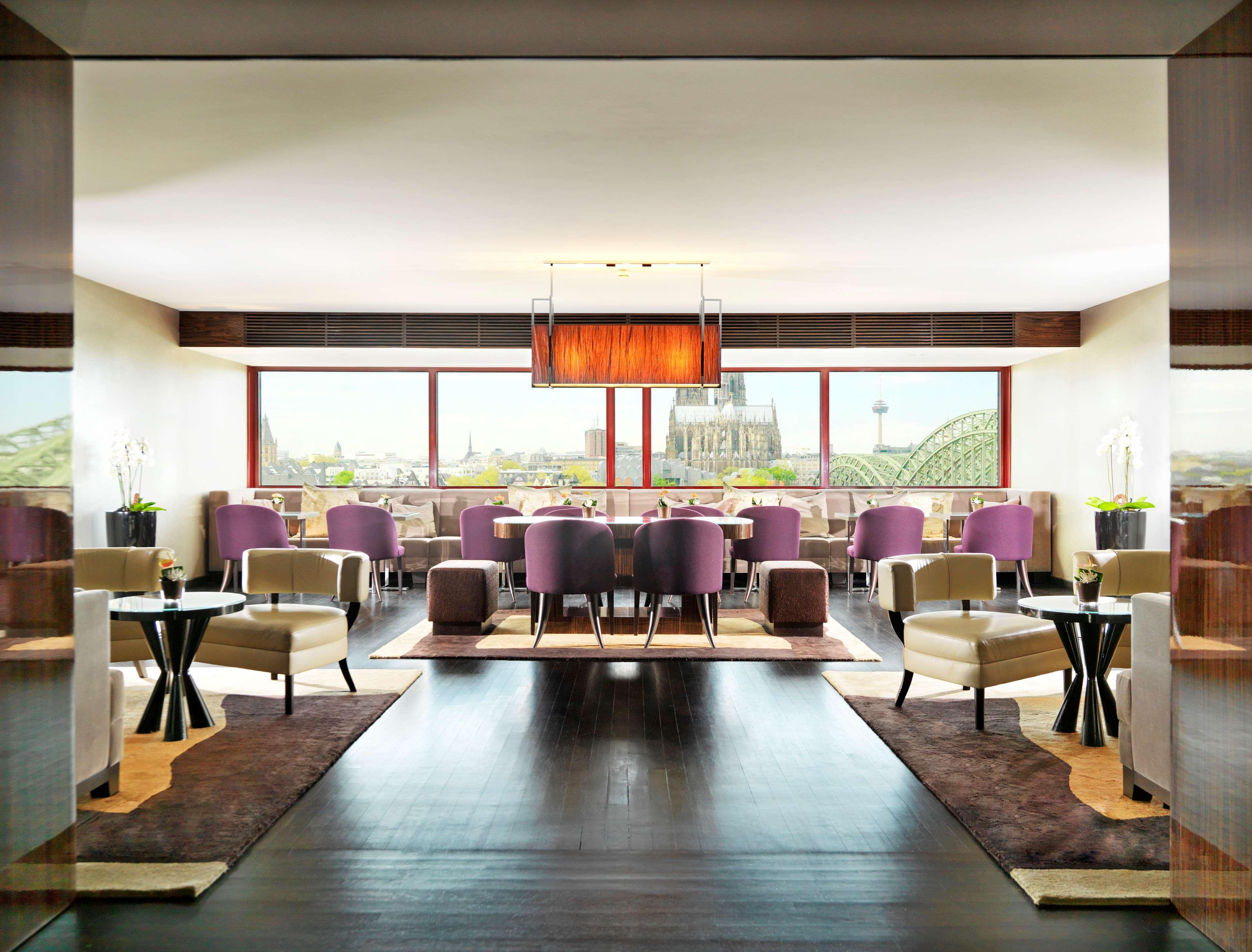 Hotel Hyatt Regency Koeln Exterior foto The Club at London Heathrow Airport