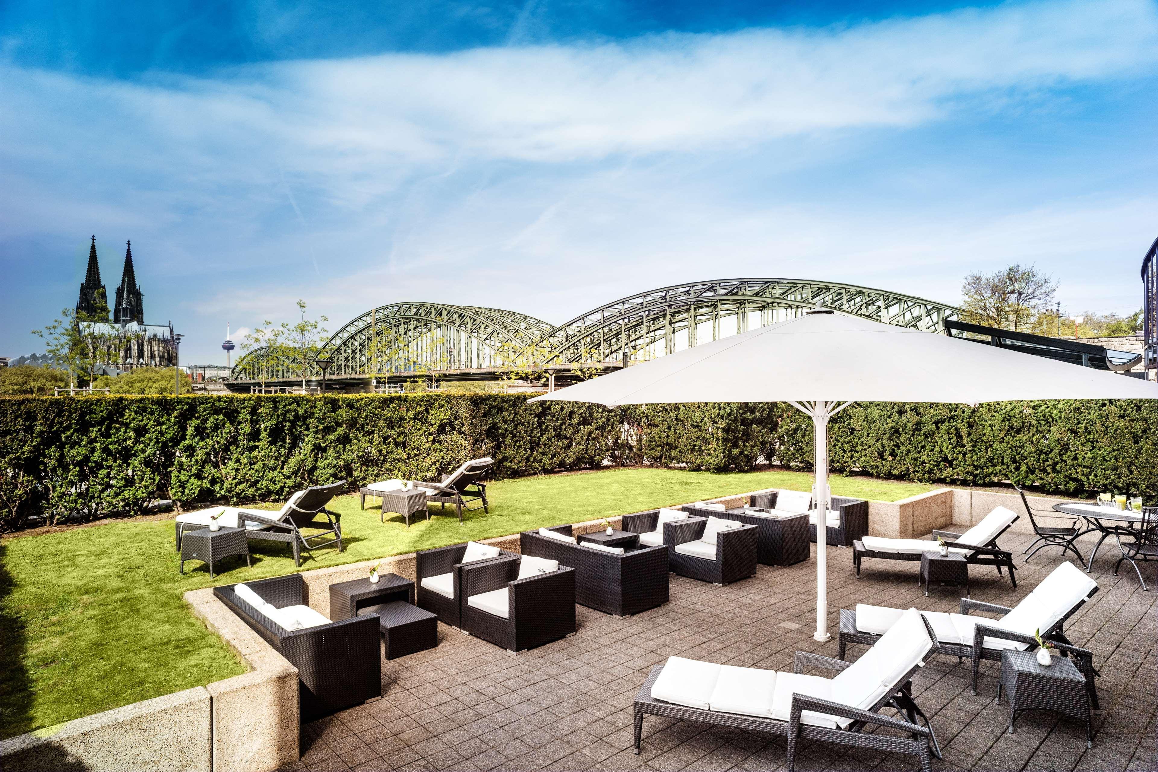 Hotel Hyatt Regency Koeln Exterior foto The rooftop garden