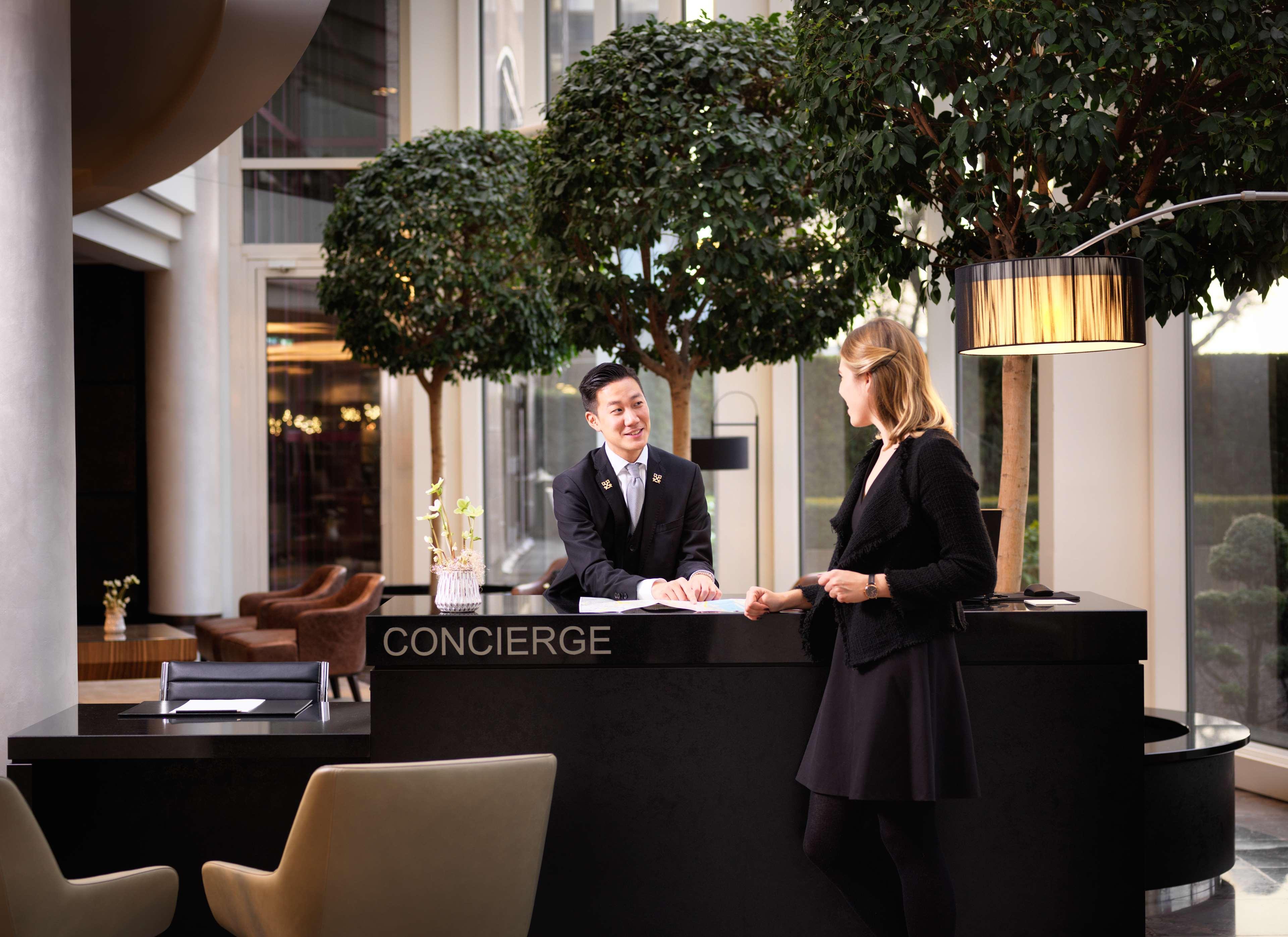 Hotel Hyatt Regency Koeln Exterior foto Concierge at the Mandarin Oriental, Munich